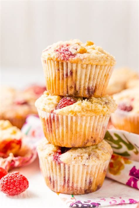 Perkins Muffins Copycat Recipes Raspberry And White Chocolate Muffins, Raspberry Muffin Recipes, Nutella Muffin, White Chocolate Muffins, Strawberry Coffee, Coffee Cake Muffins, Raspberry Muffins, Simple Muffin Recipe, Cake Muffins