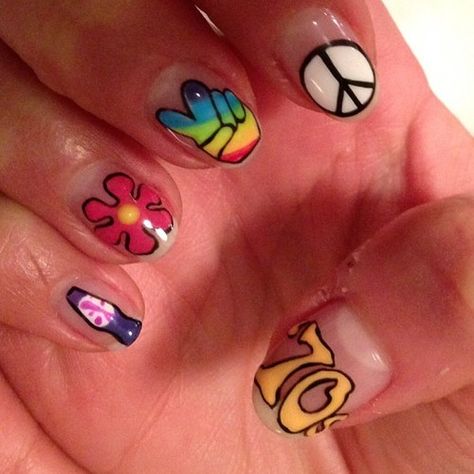 70s 80s Themed Nail Art, Peace Nails Designs, Peace And Love Nails, Hippie Nail Designs, Peace Sign Nails, Peace Nails, Groovy Nails, Bday Nails, Nail Design Glitter