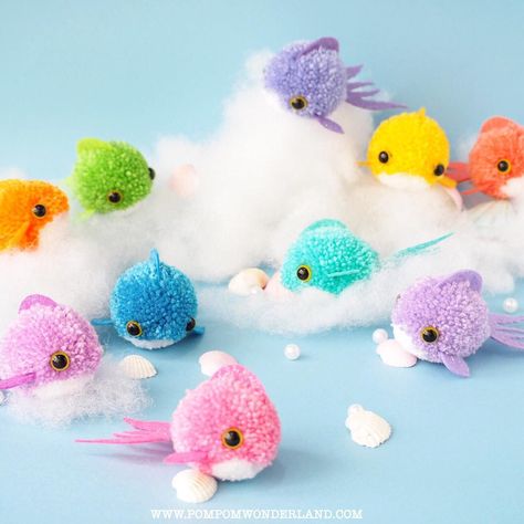 Pom Pom Crafts For Kids, Pompom Animal, Pom Pom Jewelry, Pompon Diy, Yarn Animals, Pom Pom Animals, Pom Pom Necklace, Pom Crafts, Diy Pom Poms