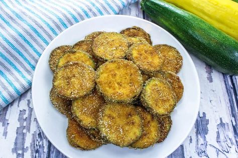 Fried Squash and/or Zucchini #squash #zucchini #vegetables #Fried #yellow #crooked #justapinchrecipes Squash And Zucchini Recipes, Fried Squash Recipes, Fried Zucchini Recipes, Zucchini Dishes, Fried Squash, Zucchini Vegetable, Pesto Zucchini Noodles, Zucchini And Squash, Squash And Zucchini