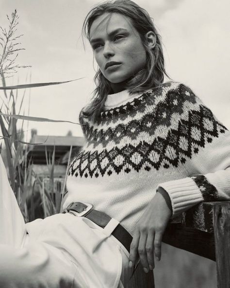 Massimo Dutti features a jacquard sweater in its Winter Horizons 2018 lookbook Every Day Fashion, Editorial Inspiration, Autumn Trends, Photography Editorial, Day Fashion, Vogue Spain, Dresses Spring, Vogue India, Ski Fashion