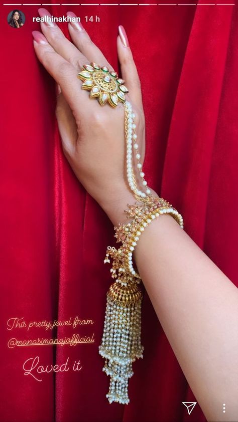 Hand Jwellary, Haath Phool Jewellery, Ear Piercings 3, Bead Bracelet Ideas Summer, Bracelet Ideas Summer, Tooth Gem Placement, Summer Bracelet Ideas, Tooth Gems Ideas, Indian Hand Jewelry