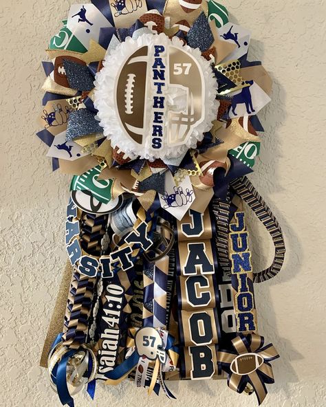 Football Mums Homecoming For Boys, Garters Homecoming For Guys, Football Garter, Hot Pink Homecoming, Big Homecoming Mums, Homecoming Mums Senior, Homecoming Spirit Week, Candy Decorations Diy, Texas Homecoming Mums