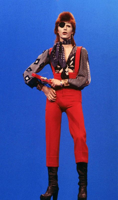 A Look Back at David Bowie Wearing Whatever the Hell He Wanted David Bowie Costume, Bowie Fashion, Unseelie Court, David Bowie Fashion, 1970s Glam, Fashion Evolution, David Bowie Ziggy, Suspender Pants, Fashion Moments