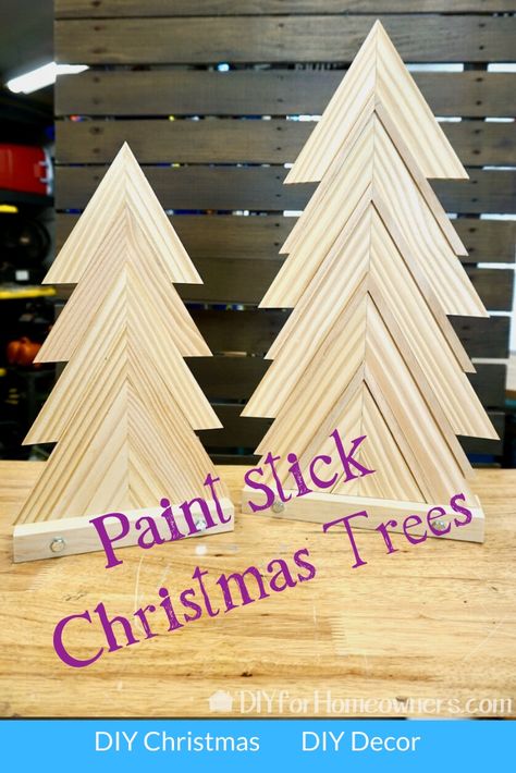 Diy Rustic Christmas Tree, Paint Stir Stick Crafts, Stick Christmas Trees, Paint Sticks Projects, Painted Sticks Diy, Christmas Trees Diy, Paint Stick Crafts Diy Projects, Paint Stick Crafts, Trees Diy