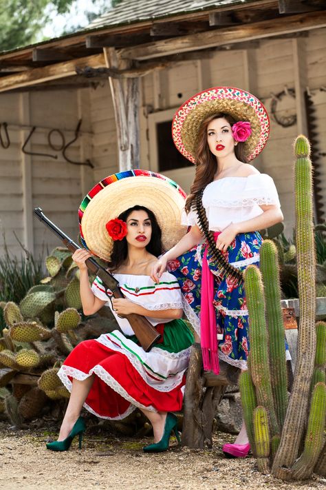 Pinup Model Tania Fonseca & Jamie Gaxiola "La Revolucion Mexicana"  © Hugo Benson Photography Mexican Theme Party Outfit, Mexican Hairstyles, Traditional Mexican Dress, Pancho Villa, Outfits For Mexico, Mexican Party Theme, Mexican Fashion, Fiesta Outfit, Mexican Outfit