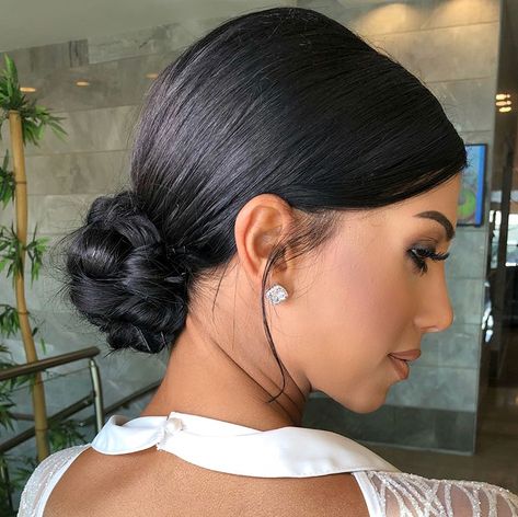 Sleek Hair Updos, Middle Part Bun Wedding, Sleek Wedding Bun, Sleek Bun Wedding Hair, Easy Cute Bun, Sleek Bridal Bun, Sleek Bun Hairstyles, Cute Bun, Party Hairstyle