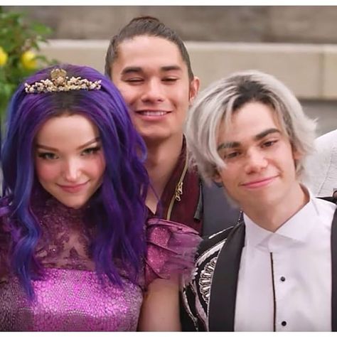 Mal And Ben Descendants, Old Disney Channel Movies, Mal And Ben, Descendants Mal And Ben, Descendants Ben, Mal Descendants, Disney Descendants Movie, Descendants Characters, Kenny Ortega