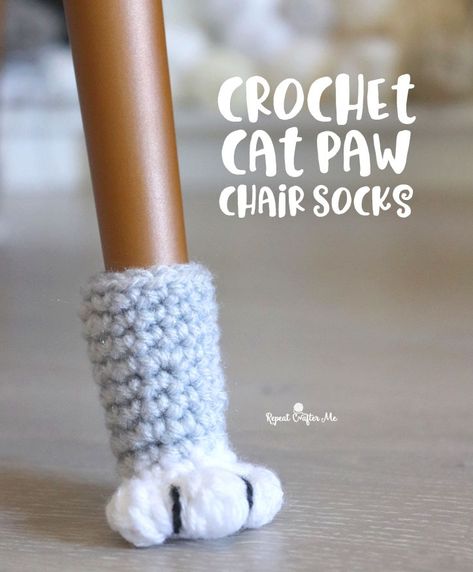 Crochet Cat Paw Chair Socks - Repeat Crafter Me Cat Paw Chair Socks, Chair Socks Pattern, Katt Grejer, Chair Socks, Repeat Crafter Me, Crochet Geek, Popular Crafts, Small Crochet, Puff Stitch