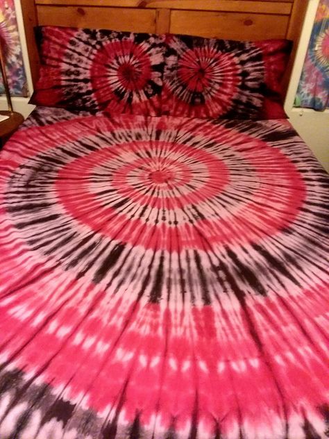 Tie Dye Sheets Diy Patterns, Tie And Dye Duppta Design, Tye Dye Bedding, Tie Dye Bedsheets, Tie Dye Bedspread, Tie Dye Blanket, Fabric Store Design, Tie Dye Bedding, African Pattern Design