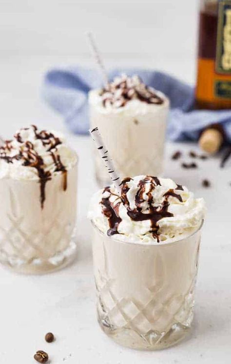 If you're ready to take your St. Patrick's Day (or any other day) up a notch, you have to make these maple whiskey milkshakes! The flavors of whiskey, maple, vanilla, and espresso work together in a dreamy way to make this the perfect milkshake. Whiskey Milkshake, How To Make Whiskey, Maple Whiskey, Boozy Milkshake, Is It Friday Yet, Best Milkshakes, Is It Friday, Espresso Recipes, Pudding Pop