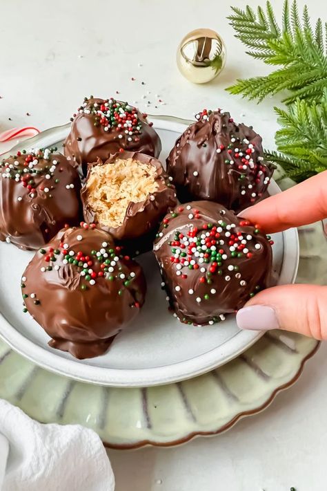 Buckeye Balls with Rice Krispies Recipe - A Paige of Positivity Buckeyes With Rice Krispies, Buckeyes Recipe With Rice Krispies, Crunchy Peanut Butter Balls, Buckeye Balls Recipe, Buckeye Balls, Rice Krispies Recipe, Buckeyes Recipe, Cookies Kids, Peppermint Cheesecake