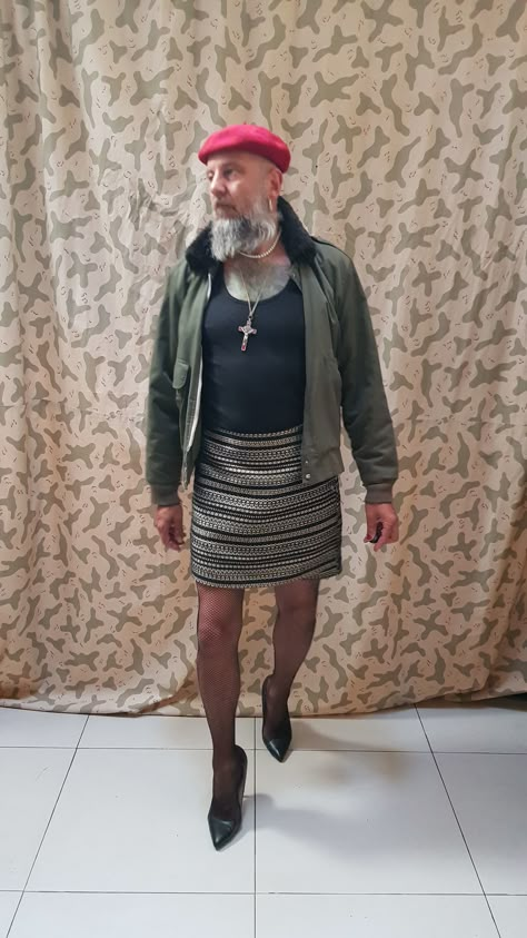 Men In Dresses, Men's Skirts, Gender Blender, Woman Footwear, Men In Skirts, Fluid Fashion, Boys Wearing Skirts, Genderqueer Fashion, Gender Expression