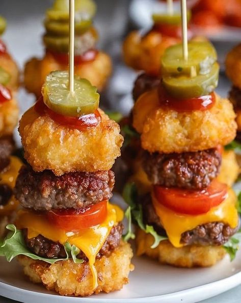 Mini Burger Buns, Cheeseburger Bites, Mini Cheeseburger, Cheeseburger Recipe, Mini Burgers, Chicken Tender Recipes, Game Day Snacks, Baked Pork Chops, Tater Tots