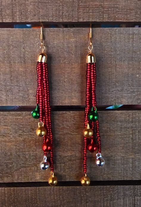 Beaded Holiday Earrings, Beaded Christmas Jewelry Diy, Jingle Bell Earrings, Diy Christmas Earrings Ideas, Beaded Christmas Jewelry, Diy Xmas Earrings, Nana Earrings, Christmas Earrings Diy, Holiday Earrings Diy