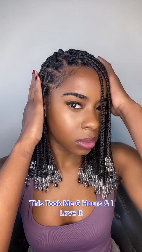 Short Knotless Braids With Wrapped Ends, Shoulder Knotless Braids With Beads, Box Braids Short With Beads, Short Knot Less Braids With Beads, Shoulder Braids With Beads, Braid With Beads Black Women, Short Bohemian Knotless Braids With Beads, Styling Short Braids With Beads, Short Braids W Beads