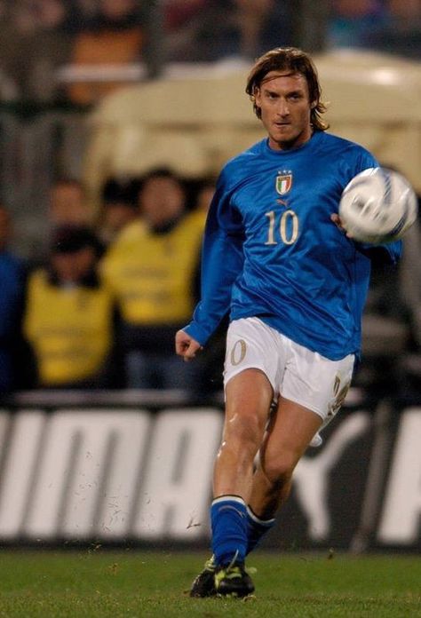 Italia Italia Soccer, Paolo Maldini, Soccer Legends, Soccer Photography, Italian Football, Vintage Soccer, Best Football Players, Football Icon, Football Legends