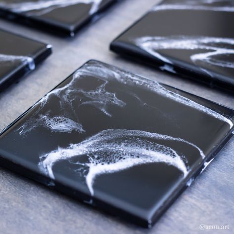 Black Marble Epoxy Resin Art Drink Coaster.  @acou.art on Instagram #epoxy #resin #epoxyresin #resinart #blackmarble #marble How To Make Crystals, Diy Epoxy, Marble Decor, Resin Design, Marble Coasters, Resin Artwork, Epoxy Resin Art, Diy Resin Art, Resin Painting