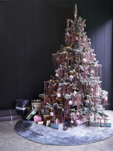 Crismas Tree, Different Christmas Trees, A Pink Christmas, Tinsel Christmas Tree, Christmas Interiors, Christmas Tree Inspiration, Purple Christmas, Pink Christmas Tree, Chic Christmas