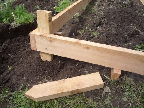 How to Build a Raised Garden Bed on Sloping, Uneven Ground | Eartheasy Guides & Articles Build A Raised Garden Bed, Landscaping On A Hill, Building Raised Garden Beds, Vegetable Garden Raised Beds, Sloped Backyard, Building A Raised Garden, Sloped Garden, Home Vegetable Garden, Garden Boxes