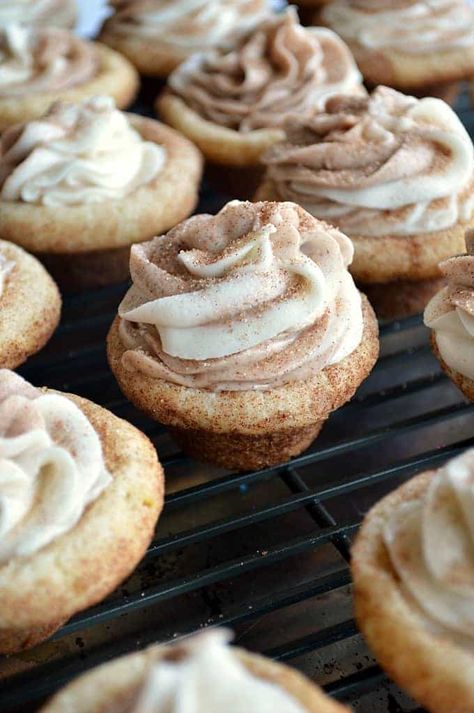 Swirled Frosting, House Of Yumm, Cookie Cups Recipe, Snickerdoodle Cookie, Slow Cooker Desserts, Bite Size Desserts, Crinkle Cookies, Cookie Cups, Dessert Cups