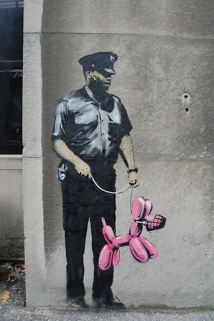 Banksy Police Dog Banksy Mural, Street Art Banksy, Banksy Graffiti, Banksy Art, Banksy Canvas, Urban Street Art, Amazing Street Art, Jeff Koons, Graffiti Murals