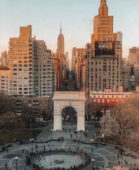 Washington Square Park in Greenwich Village I Love New York, Park View, Nyc Aesthetic, Washington Square Park, Nyc Life, Washington Square, New York City Travel, City Vibe, Nova York