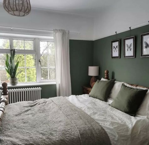 Green Curtains Bedroom, Curtain Colors, Olive Green Bedrooms, Green Bedroom Walls, Light Green Walls, Green Accent Walls, Dark Green Walls, Beige Curtains, Living Room Curtains