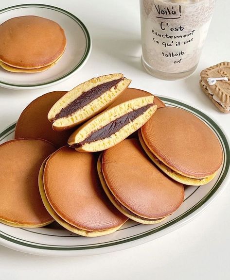 Dorayaki Recipe, Berbuka Puasa, Yummy Comfort Food, Think Food, Food Goals, Food Obsession, Cafe Food, Yummy Food Dessert, Sweet Snacks