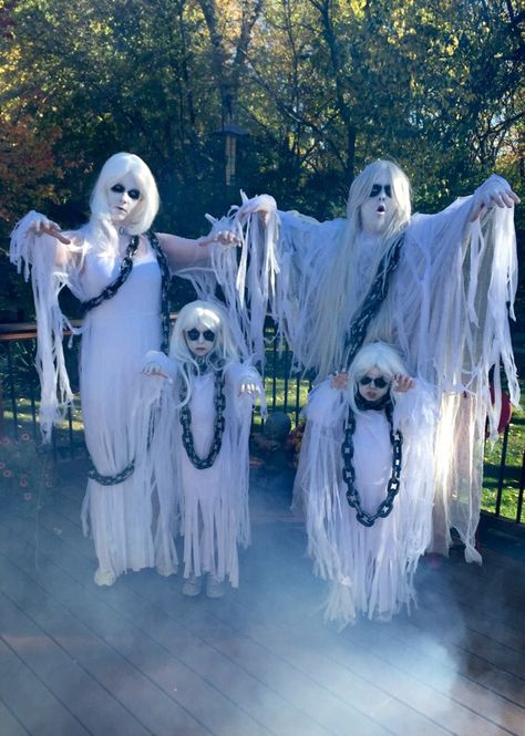 Family of Ghosts Spooky Diy Halloween Costumes, Family Of Ghosts Costume, Graveyard Halloween Costumes, Creative Ghost Costume, Ghosts Costumes, Woman Ghost Costume, Ghost Cat Costume, Family Ghost Costume Ideas, Scary Ghost Costume