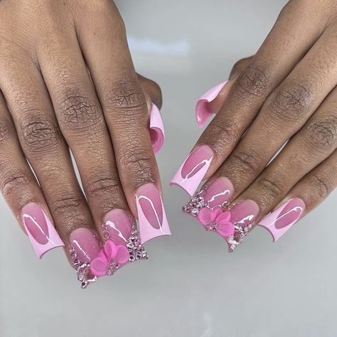 _grabbersbydrea Valentines Nails French, Nail Inspo Hello Kitty, Duck Nails Short, French Tip Nails Pink, Azul Nails, Nails Sanrio, Nails Freestyle, Nails Charm, Sanrio Nails