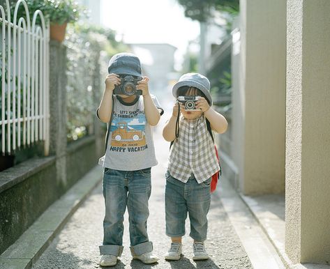 camera life #3 by Hideaki Hamada, via Flickr Modern Family Photography, Camera Life, Japanese Kids, Photos Quotes, Pictures Funny, Quotes Images, Modern Family, Little People, Children Photography