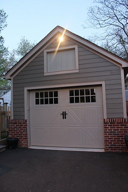 I would love to have a detached garage like this. Exterior Wood Trim, Renovation Facade, Garage Exterior, Garage Door Design, Exterior Makeover, Casa Exterior, Interiors Dream, Garage House, Exterior Wood