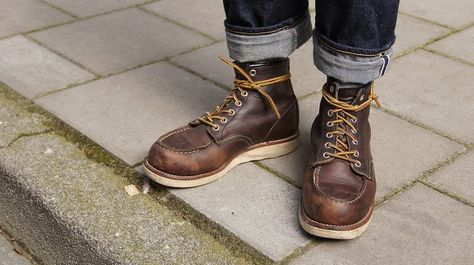 Moc Toe Denim Photography, Mens Lace Up Boots, Best Winter Boots, Outfit Hombre, Moc Toe Boots, Win Gift Card, Red Wing Boots, Mens Winter Boots, Wing Shoes