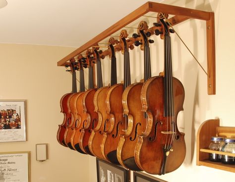 Violin Studio Room, Violin Storage, House Music Room, Violin Display, Diy Violin, Ukulele Storage, Music Room Ideas, Instrument Storage, Instrument Wall