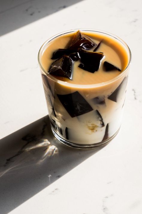 Jelly Coffee, Toblerone Mousse, Gluten Free Coffee, Espresso Martini Recipe, Best Iced Coffee, Japanese Drinks, Coffee Jelly, How To Make Ice Coffee, Product Shots