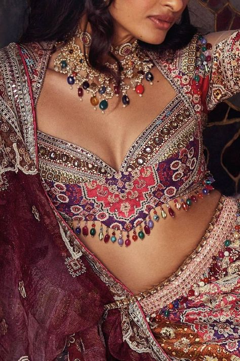 Blouse Necklines, Indian Outfits Lehenga, Fashionable Saree Blouse Designs, Traditional Indian Dress, Image Swag, Traditional Indian Outfits, Indian Dresses Traditional, Unique Blouse Designs, Gorgeous Blouses