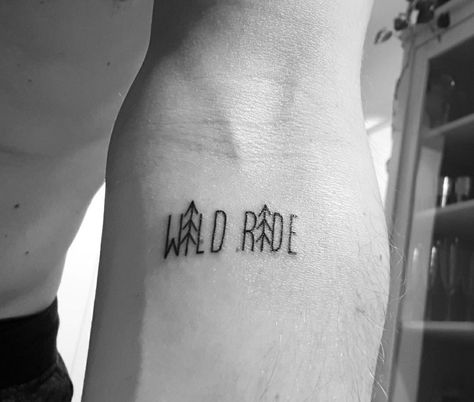 Tatto MTB Black&White Wild Ride Dirt Bike Tattoos For Men, Mtb Tattoo Ideas, Mtb Tattoo, Ride Tattoo, Dirt Bike Tattoo, Freeride Mtb, Bike Tattoos, Wild Tattoo, Friend Tattoos