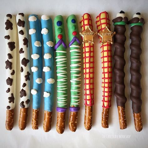 Toy Story chocolate pretzels Toy Story Treats, Toy Story Decorations, Leap Year Birthday, Toy Story Bday, Toy Story Party Decorations, Toy Story Baby, Toy Story Theme, Disney Treats, Toy Story Cakes