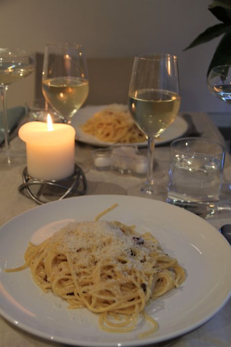 Spaghetti Dinner Aesthetic, Spaghetti Carbonara Aesthetic, Pasta Carbonara Aesthetic, Carbonara Aesthetic, Spaghetti Aesthetic, Spagetti Carbonara, Pasta Photo, Pasta A La Carbonara, Gennaro Contaldo