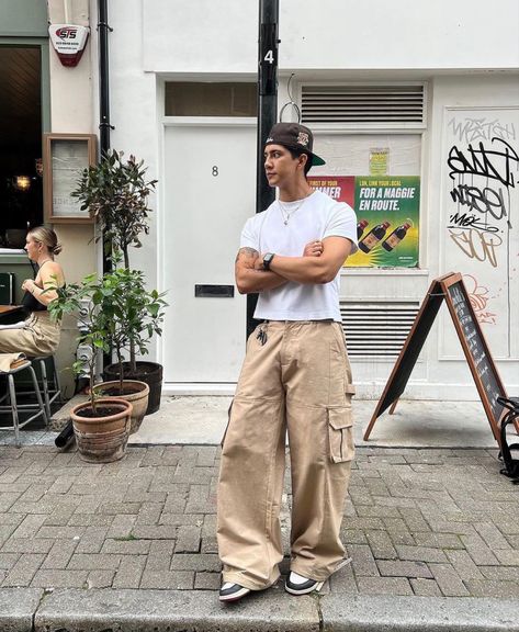 Black Crop Top Men, Cropped Tee Outfit Men, Crop Top Hombre, Simple Streetwear Outfit Ideas, Men Crop Top Outfit, Street Style Men Outfit, Vietnam Outfits, Cropped Tee Outfit, Nyc Summer Outfits