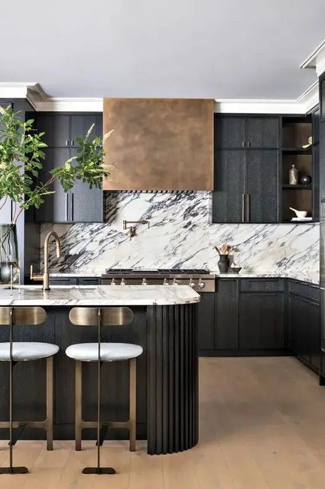 a trendy black kitchen design White Marble Backsplash, Curved Kitchen Island, Black Kitchen Design, Marble Kitchen Island, Curved Kitchen, White Marble Kitchen, Bold Kitchen, Natural Stone Countertops, Black Kitchen Island