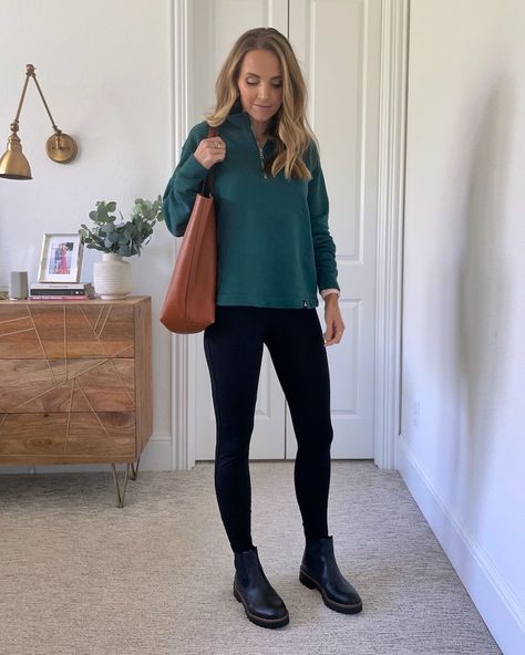 Chelsea Boots Outfit Work, Chelsea Boots Outfit Women Winter, How To Wear Chelsea Boots Women, Black Chelsea Boots Outfit Women, Styling Chelsea Boots Women, Black Chelsea Boots Outfit, Chelsea Boot Outfits Women, Chelsea Boot Outfit, Chelsea Boots Outfit