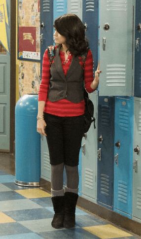 All Alex Russo Outfits in Season 2 of Wizards of Waverly Place – STRAPHIE Alex Russo Outfits, 2010 Outfits, 2004 Fashion, Ugly Outfits, Selena Gomez Photoshoot, Wizards Of Waverly, Alex Russo, Selena Gomez Cute, 2000s Fashion Trends