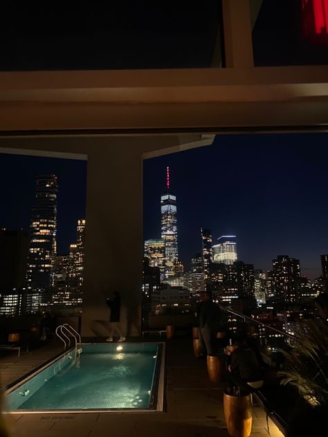 Nyc Penthouse Luxury, Penthouse Night, New York Penthouse Aesthetic, Nyc Apartment Aesthetic, Penthouse Party, Penthouse Rooftop, Penthouse Aesthetic, Apartment Rooftop, New York Rooftop