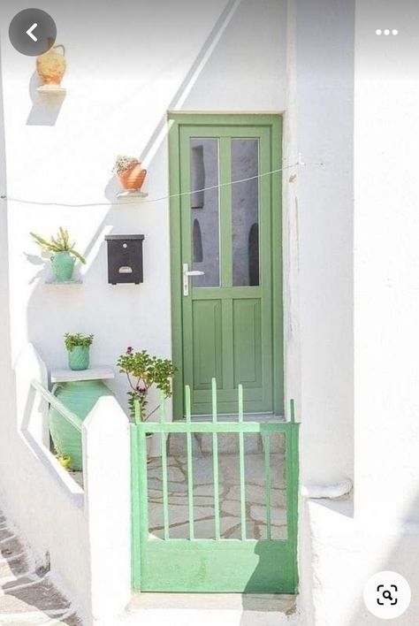 Greek Style House Exterior, Lefkes Paros, Greek Houses Exterior, Paros Island, Greek House, Casa Vintage, Minimal House Design, Casa Exterior, Mediterranean Home