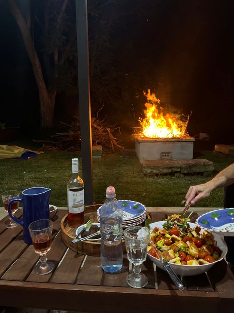 fire dinner summer night Barbecue Party Aesthetic Night, Bbq Aesthetic Night, 2023 Manifestation, Bbq Night, Dinner Summer, Barbecue Party, Summer Night, Night Aesthetic, Bbq Recipes