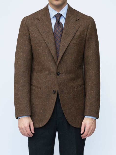 This sport coat is tailored from a sturdy tweed by Hardy Minnis, woven in the county of Donegal, Ireland. Donegal tweed is known for its small flecks of yarn in attention-grabbing hues. Sport Coat Outfit, Tweed Jacket Outfit, Brown Sport Coat, Mens Wardrobe Essentials, Buisness Casual, Tweed Sport Coat, Informal Dress, Donegal Tweed, Donegal Ireland