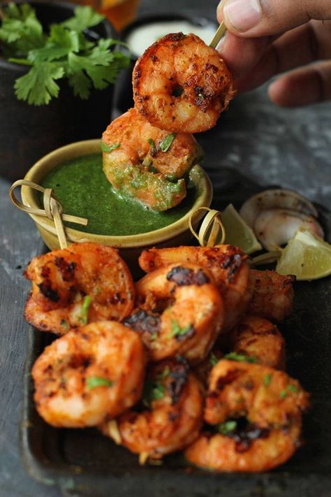 Jhinga Recipe, Tandoori Prawns, Prawns Appetizers, Prawns Recipes, Tandoori Recipes, Easy Bbq Recipes, Prawn Dishes, Grilled Fish Recipes, Grilled Shrimp Skewers