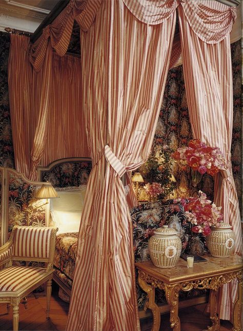 The Most Romantic Rooms from the Pages of Vogue - Vogue Romantic Interior Design, Carolyne Roehm, Romantic Interior, Paris Bedroom, Romantic Room, Pink Curtains, Gorgeous Bedrooms, Chinoiserie Chic, Dreamy Bedrooms